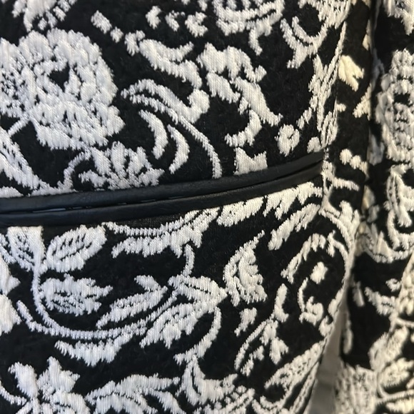 Promod Monochrome Floral Blouse - Picture 5 of 11